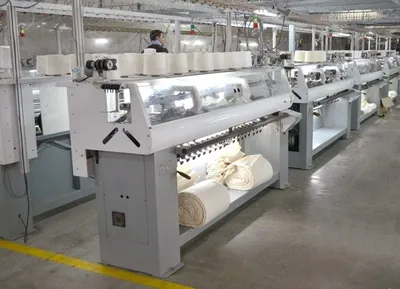 Flat-knit machines